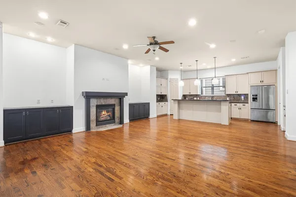 $2,975 | 1605 West 14th Street, Houston, TX 77008