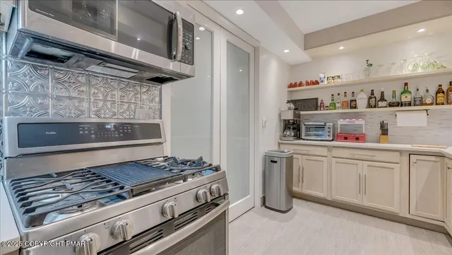 $719,000 | 386 Shawnee Valley Drive, East Stroudsburg, PA 18302