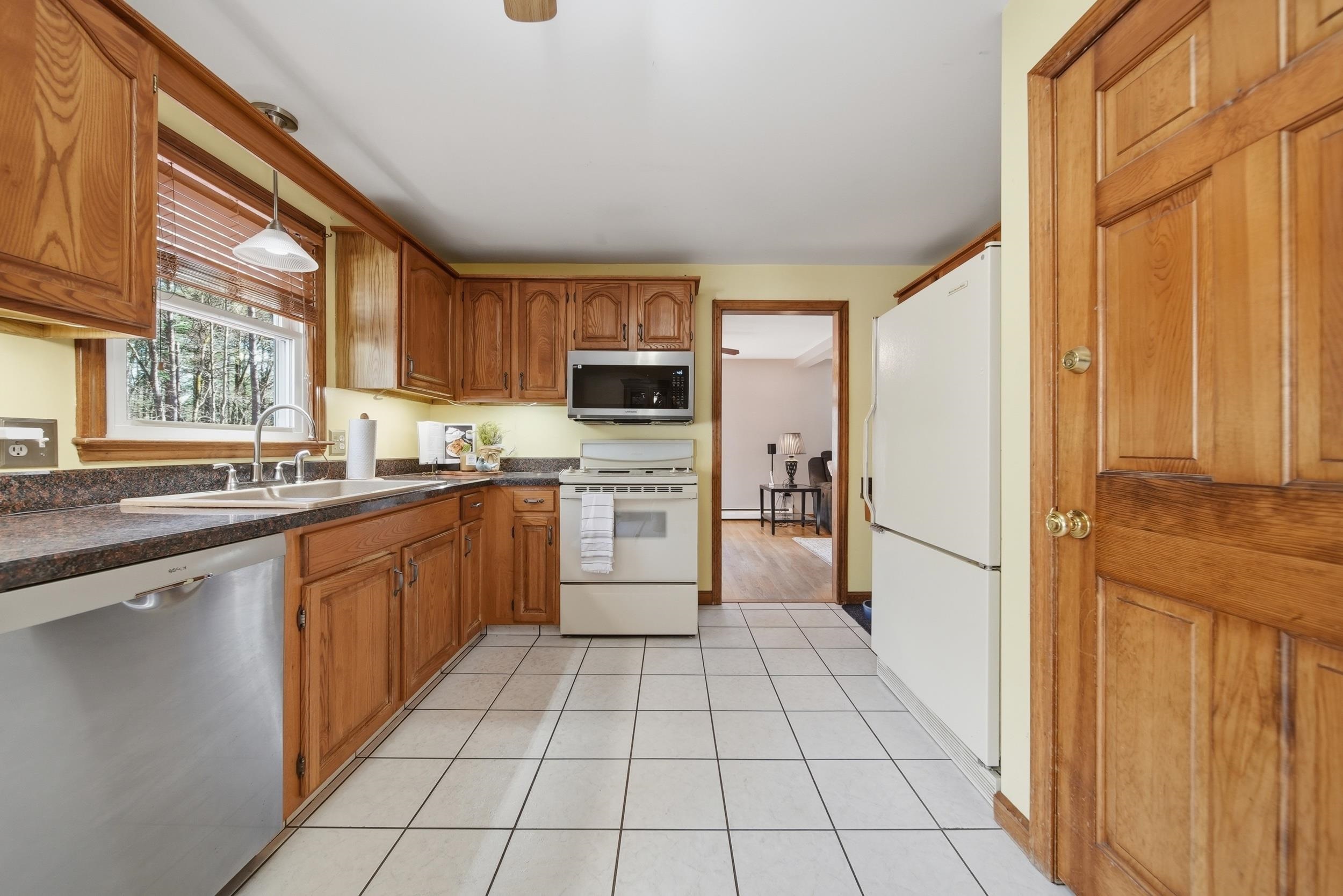 27 Winslow Farm Road Hudson, NH 03051 - Photo 11 of 49