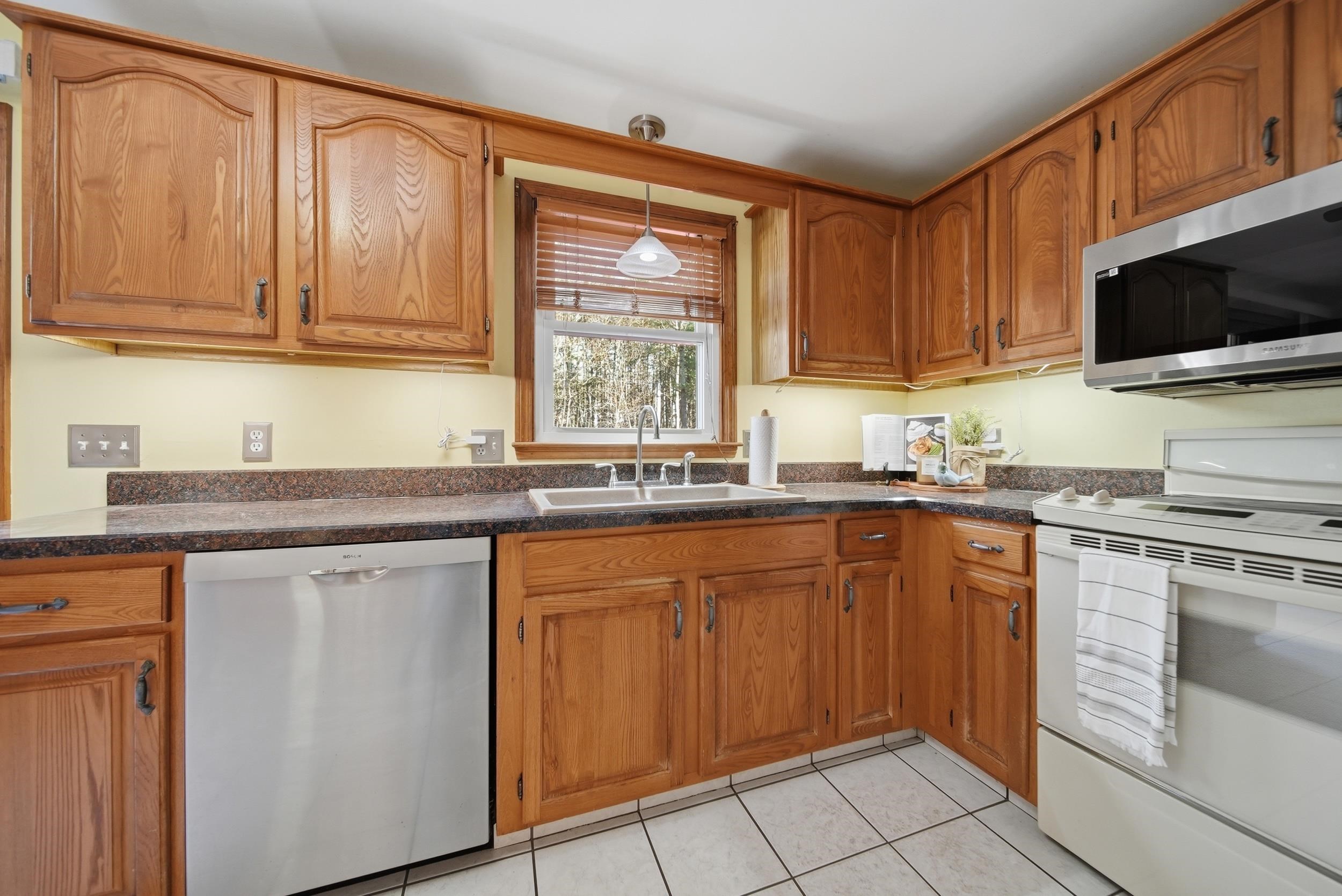 27 Winslow Farm Road Hudson, NH 03051 - Photo 13 of 49