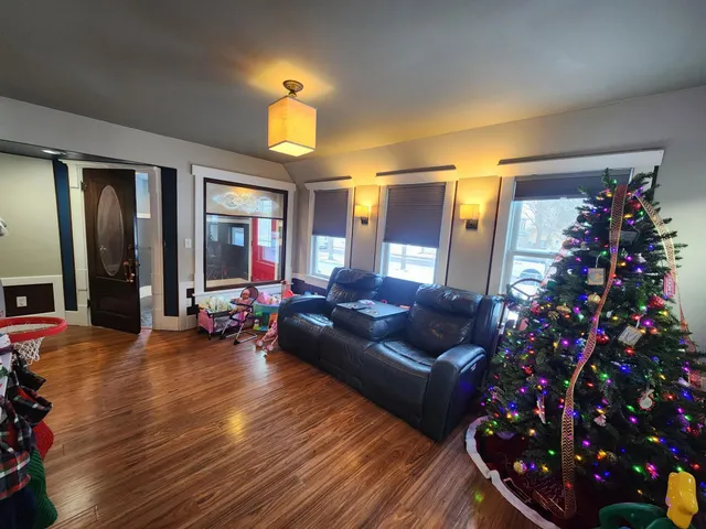 $194,900 | 408 Main Street West, Pipestone, MN 56164