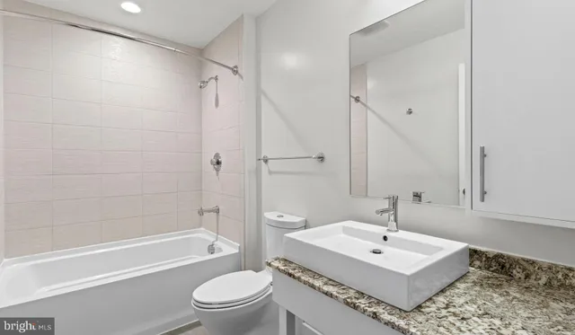 $2,462 | 8300 Wisconsin Avenue, Unit 1B1918, Bethesda, MD 20814