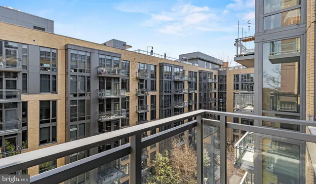 $2,462 | 8300 Wisconsin Avenue, Unit 1B1918, Bethesda, MD 20814