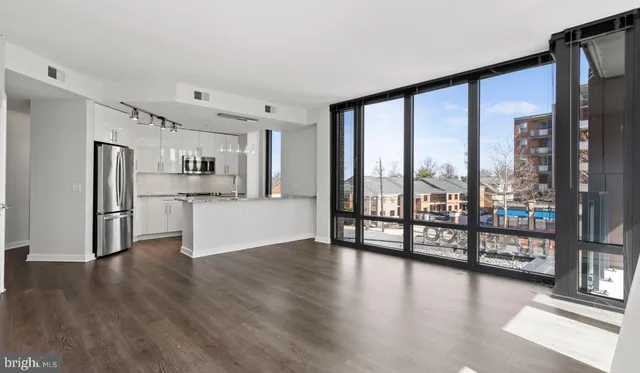 $2,462 | 8300 Wisconsin Avenue, Unit 1B1918, Bethesda, MD 20814