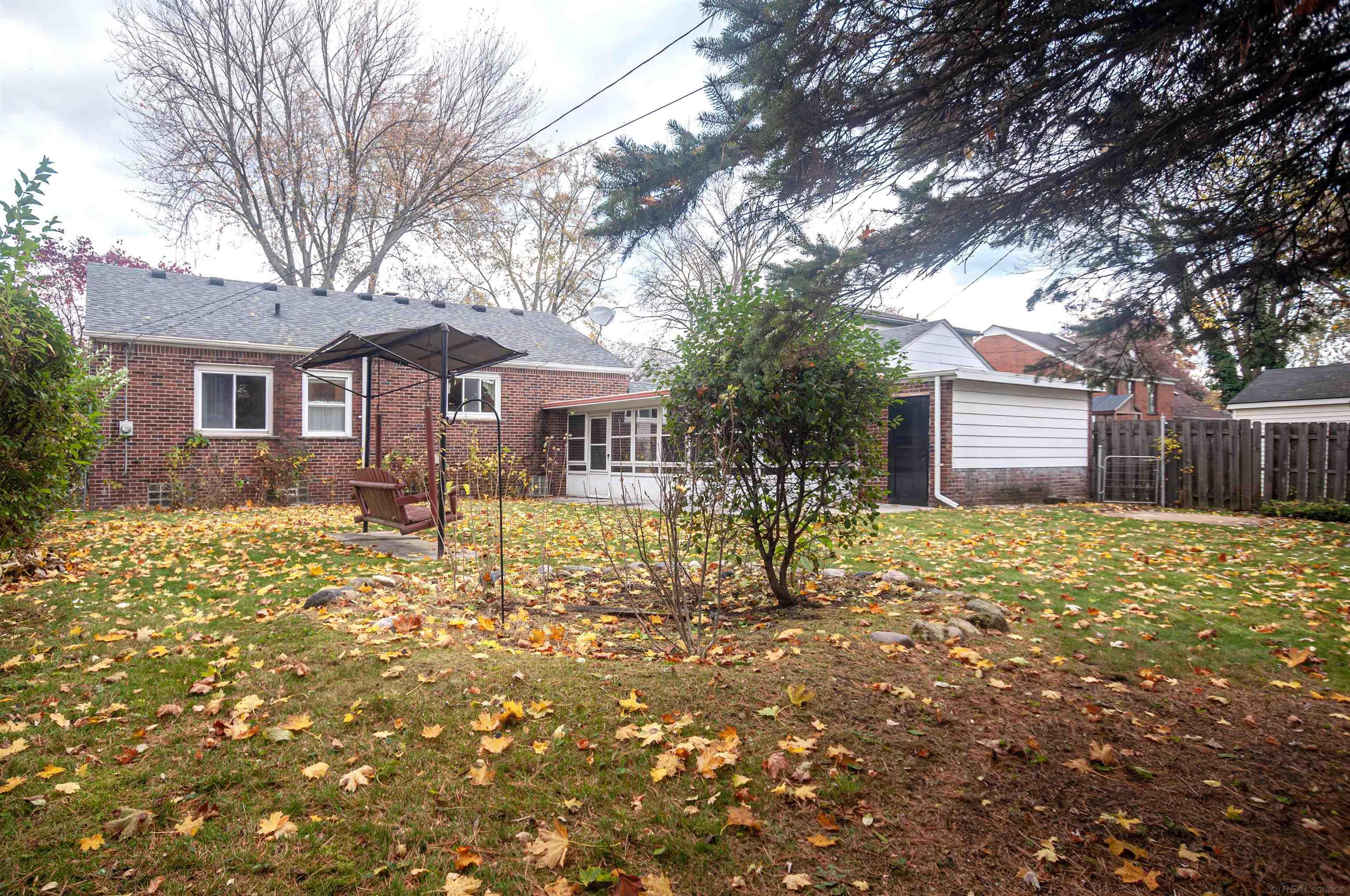 2039 Hampton Road Grosse Pointe Woods, MI 48236 - Photo 29 of 31