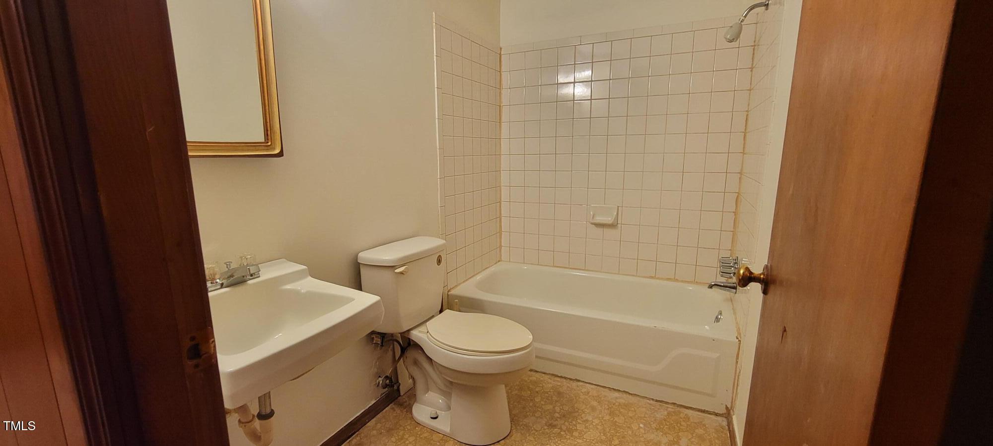 530 Broad Road Roxboro, NC 27573 - Photo 12 of 24 Full Bathroom