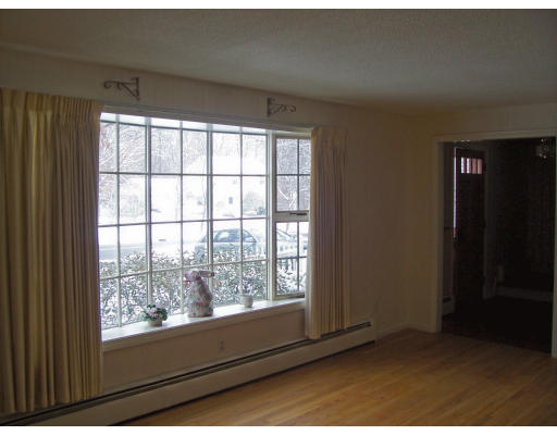850 Frank Smith Road Longmeadow, MA 01106 - Photo 4 of 21 Gallery Image 4