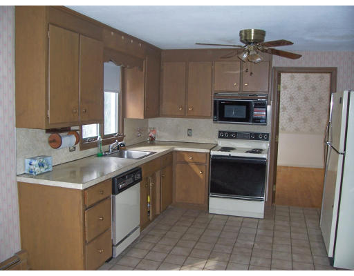 850 Frank Smith Road Longmeadow, MA 01106 - Photo 8 of 21 Gallery Image 8