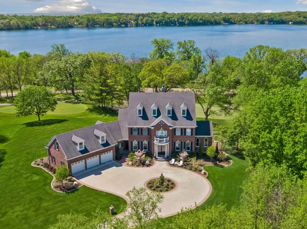 $1,950,000 | 18482 Bearpath Trail, Eden Prairie, MN 55347