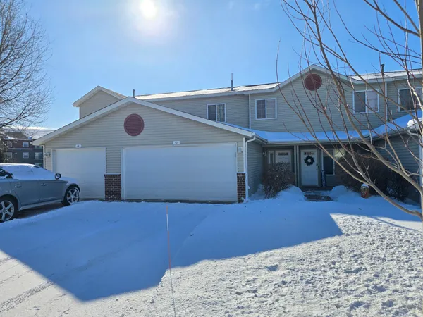 $194,900 | 939 Cypress Road, Unit 42, St. Cloud, MN 56303