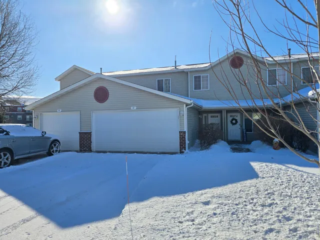 $194,900 | 939 Cypress Road, Unit 42, St. Cloud, MN 56303