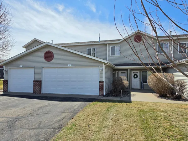 $189,900 | 939 Cypress Road, Unit 42, St. Cloud, MN 56303