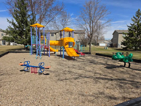 $189,900 | 939 Cypress Road, Unit 42, St. Cloud, MN 56303