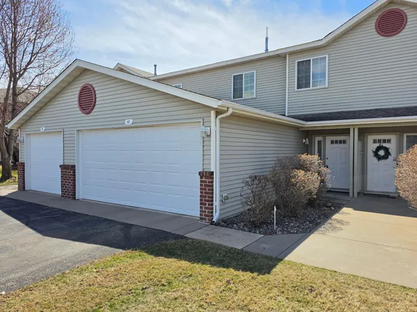 $189,900 | 939 Cypress Road, Unit 42, St. Cloud, MN 56303