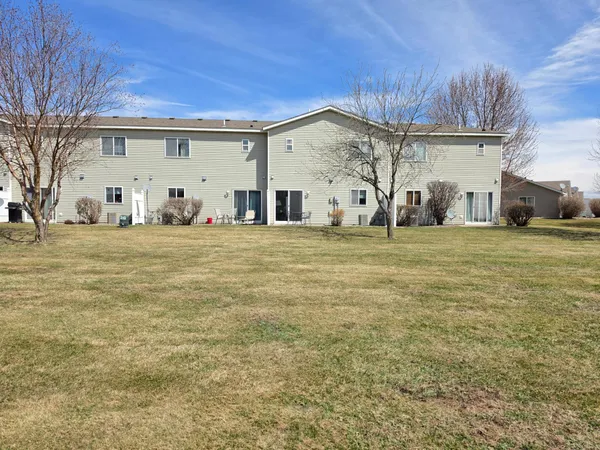 $189,900 | 939 Cypress Road, Unit 42, St. Cloud, MN 56303