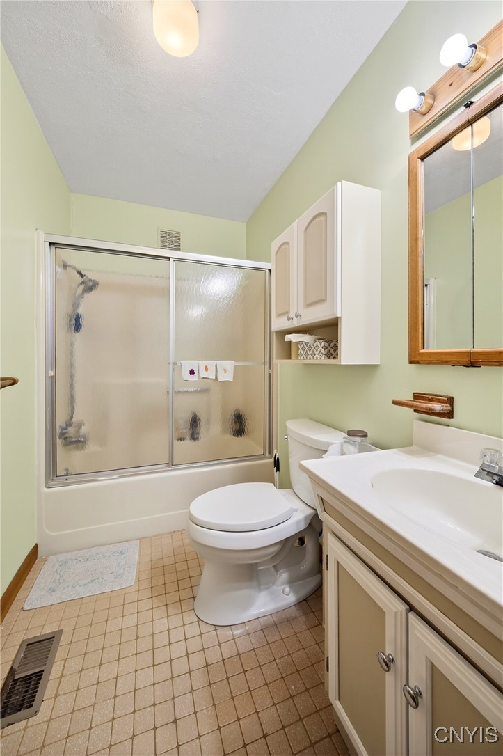 214 Baldwin Road Volney, NY 13069 - Photo 17 of 31