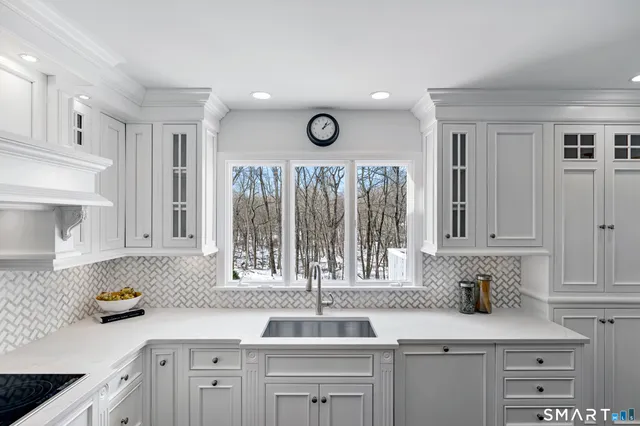 $2,595,000 | 1038 West Road, New Canaan, CT 06840