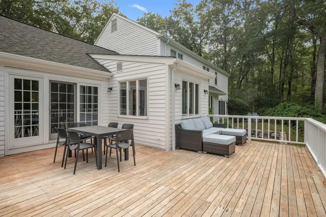 $2,595,000 | 1038 West Road, New Canaan, CT 06840