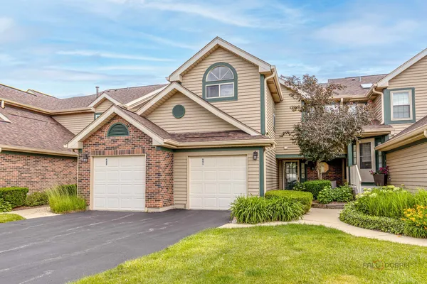 $299,900 | 951 Ridgefield Lane, Wheeling, IL 60090