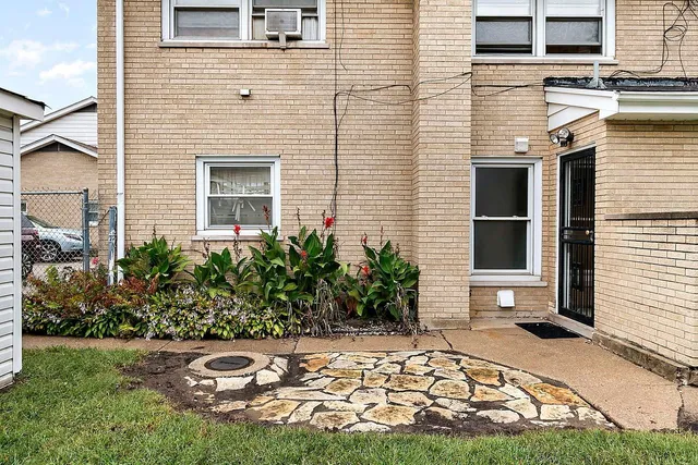 a view of a backyard with plants