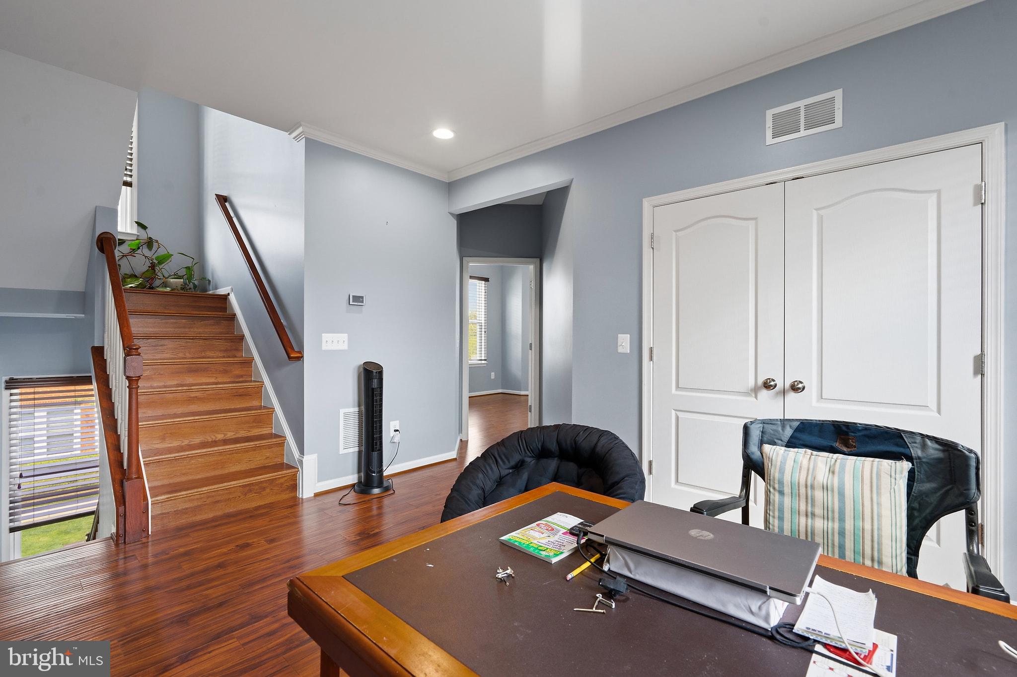 8925 Quarry Road Manassas, VA 20110 - Photo 20 of 63 Inviting entryway with warm tones.