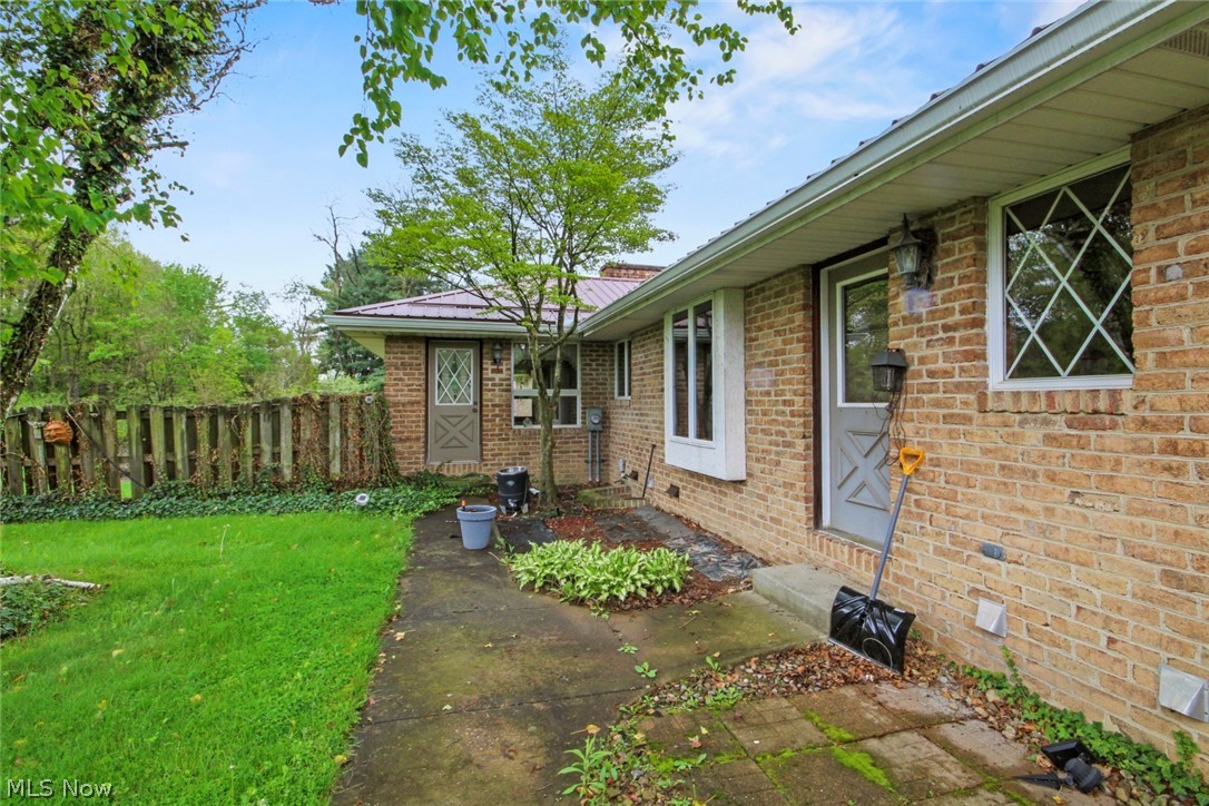 8243 North Lima Road Youngstown, OH 44514 - Photo 4 of 50