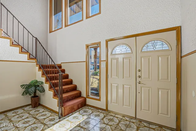 a view of empty room with window