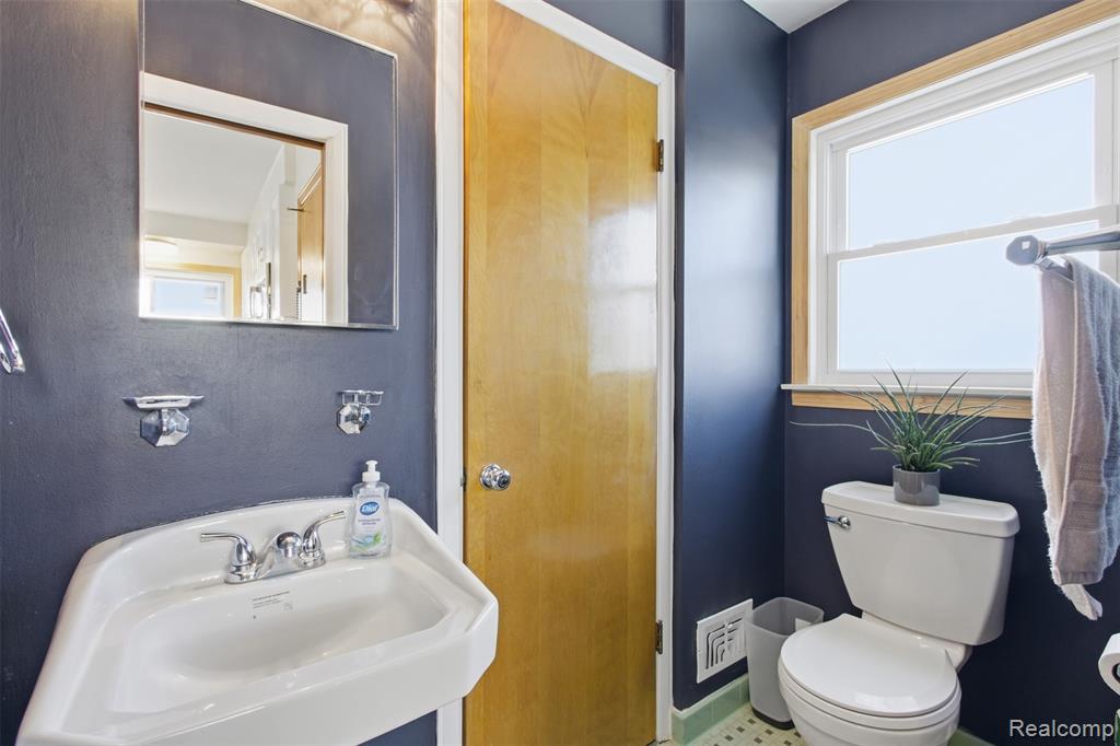 9290 Allen Road Allen Park, MI 48101 - Photo 14 of 18 Gallery Image 14