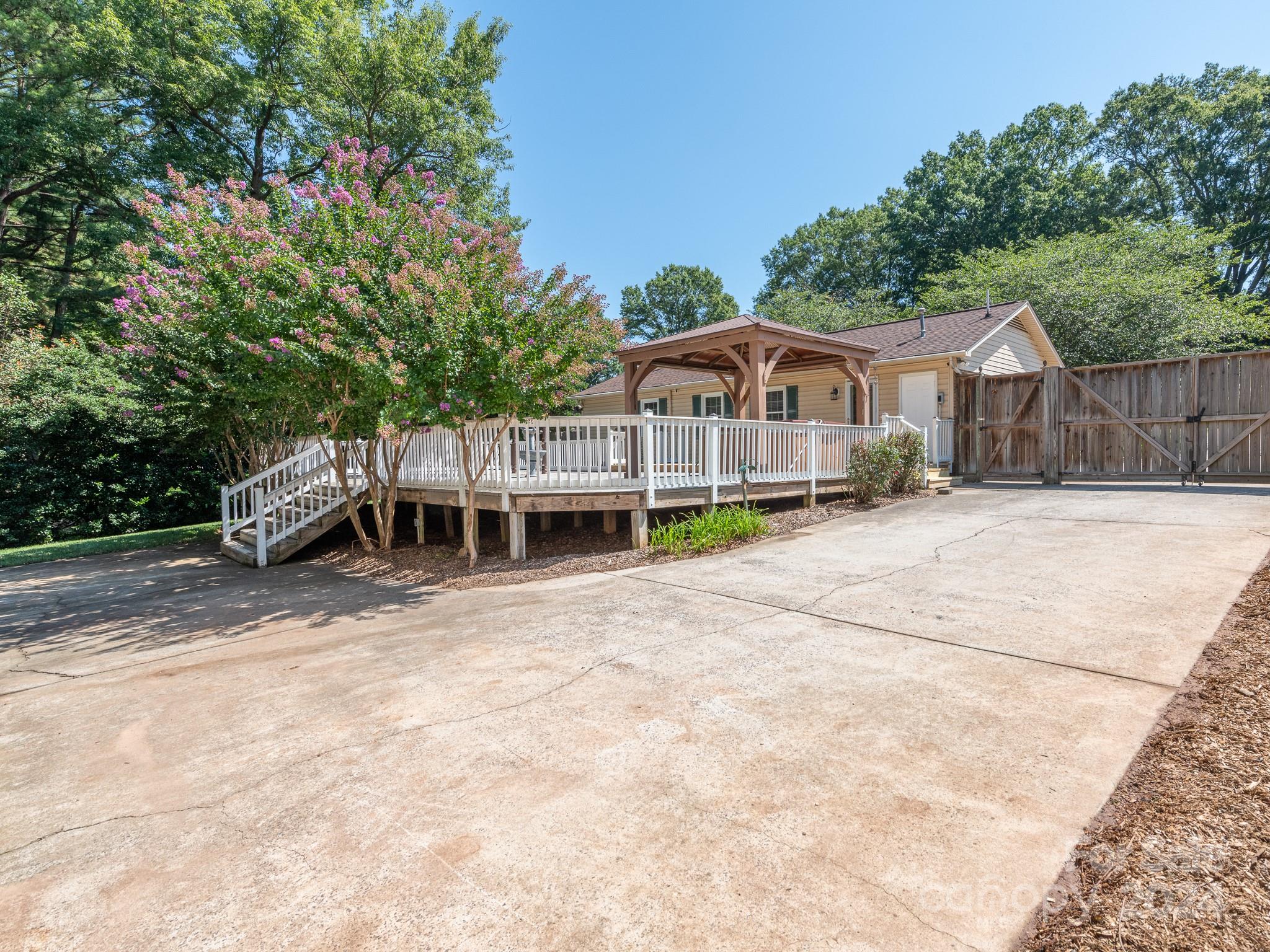 6333 Williams Road Charlotte, NC 28215 - Photo 7 of 23 Gallery Image 7