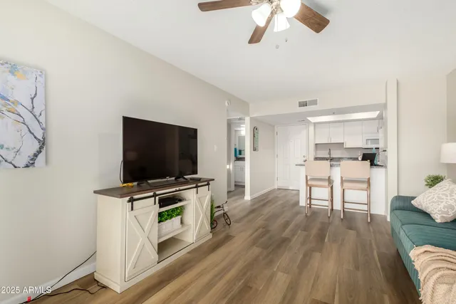 $2,905 | 2002 West Sunnyside Avenue, Unit OFC, Phoenix, AZ 85029