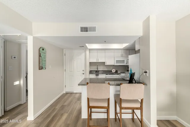 $2,905 | 2002 West Sunnyside Avenue, Unit OFC, Phoenix, AZ 85029