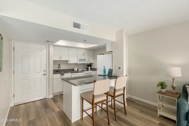 $2,905 | 2002 West Sunnyside Avenue, Unit OFC, Phoenix, AZ 85029