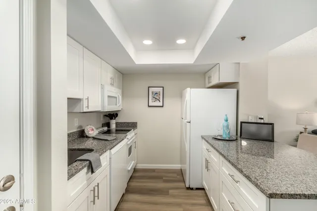 $2,905 | 2002 West Sunnyside Avenue, Unit OFC, Phoenix, AZ 85029