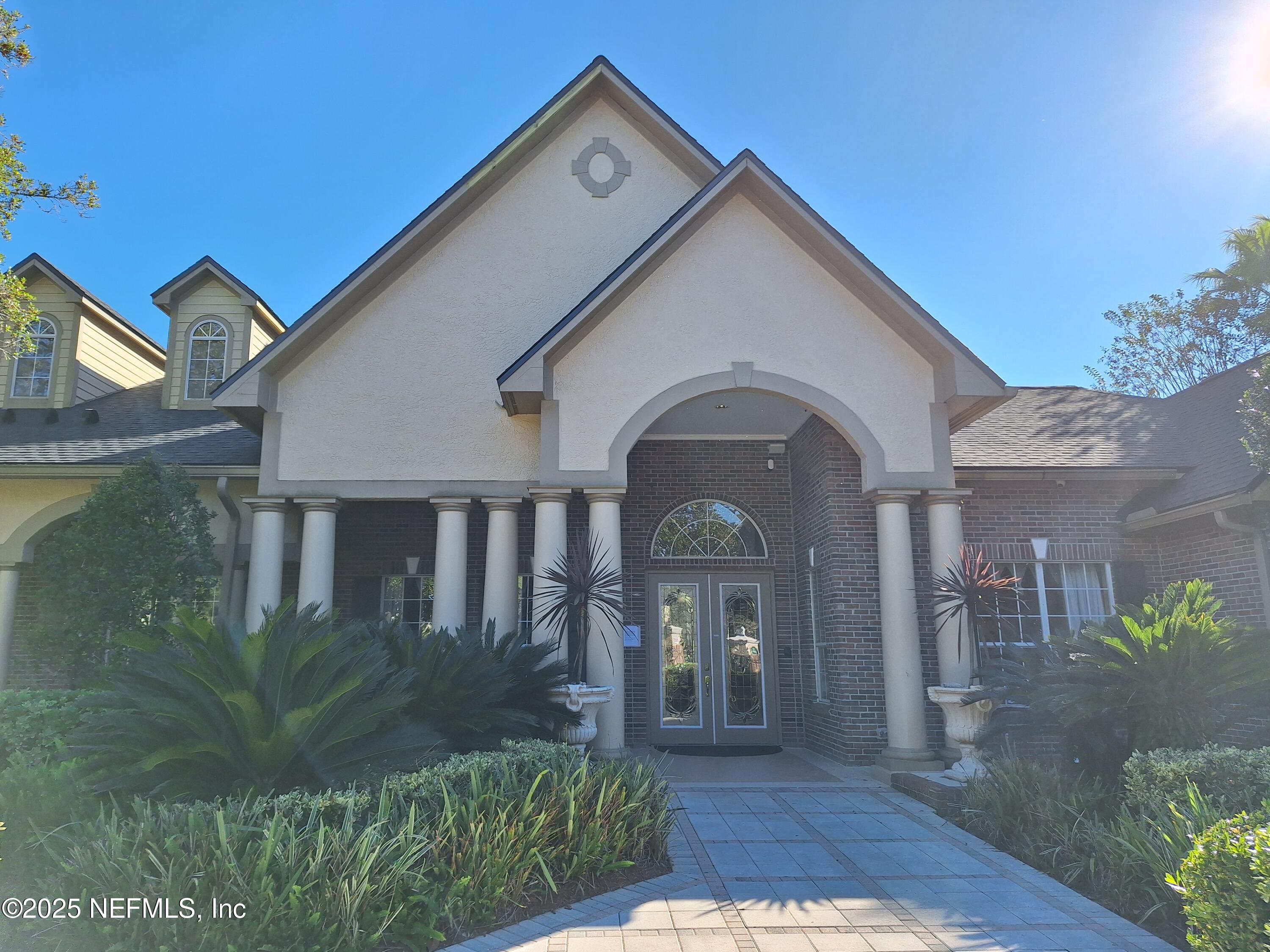 7800 Point Meadows Drive, Unit 116 Jacksonville, FL 32256 - Photo 26 of 29 a front view of a house with garden