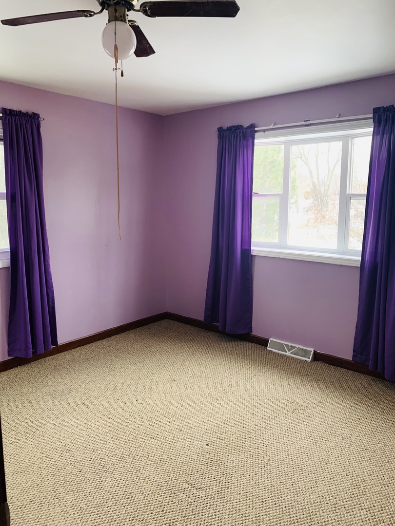 23 Surrey Road Montgomery, IL 60538 - Photo 14 of 22 an empty room with a window