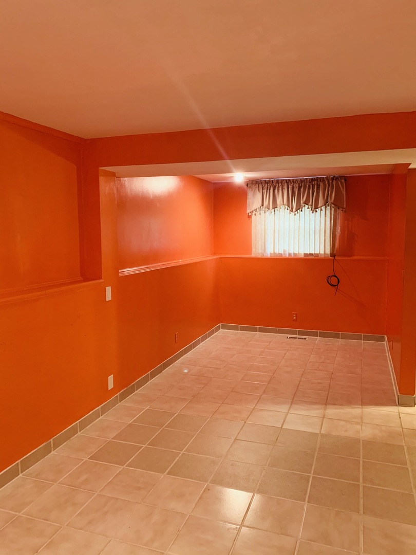 23 Surrey Road Montgomery, IL 60538 - Photo 7 of 22 a view of an empty room