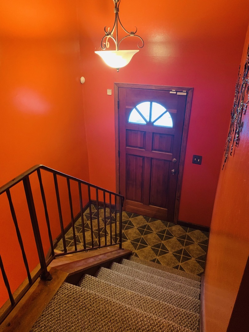 23 Surrey Road Montgomery, IL 60538 - Photo 9 of 22 a view of entryway