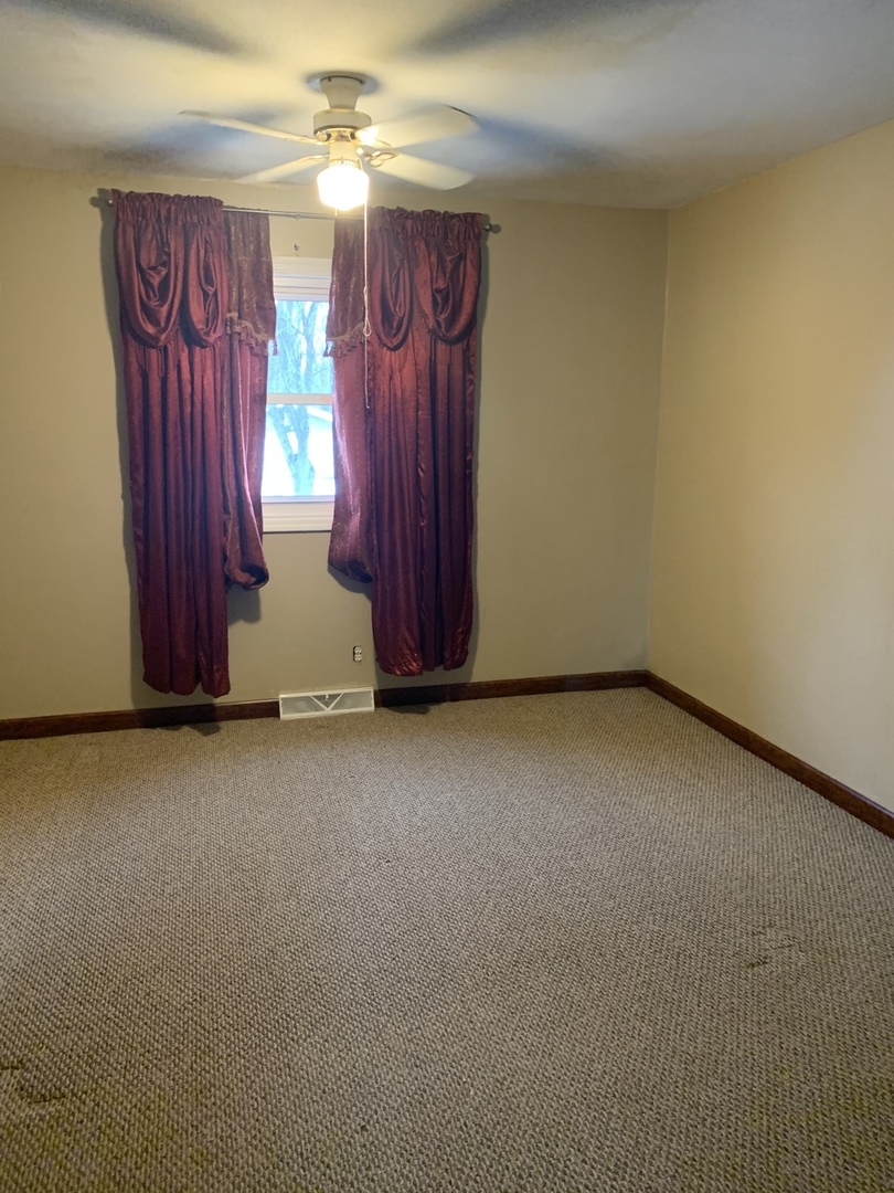 23 Surrey Road Montgomery, IL 60538 - Photo 10 of 22 a view of a garage