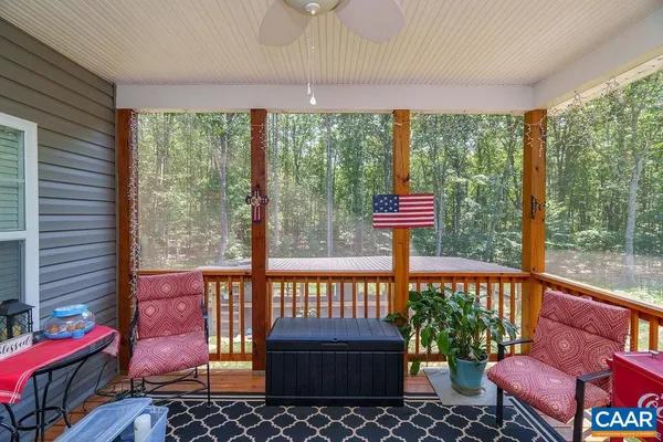 a view of a house with backyard and garden