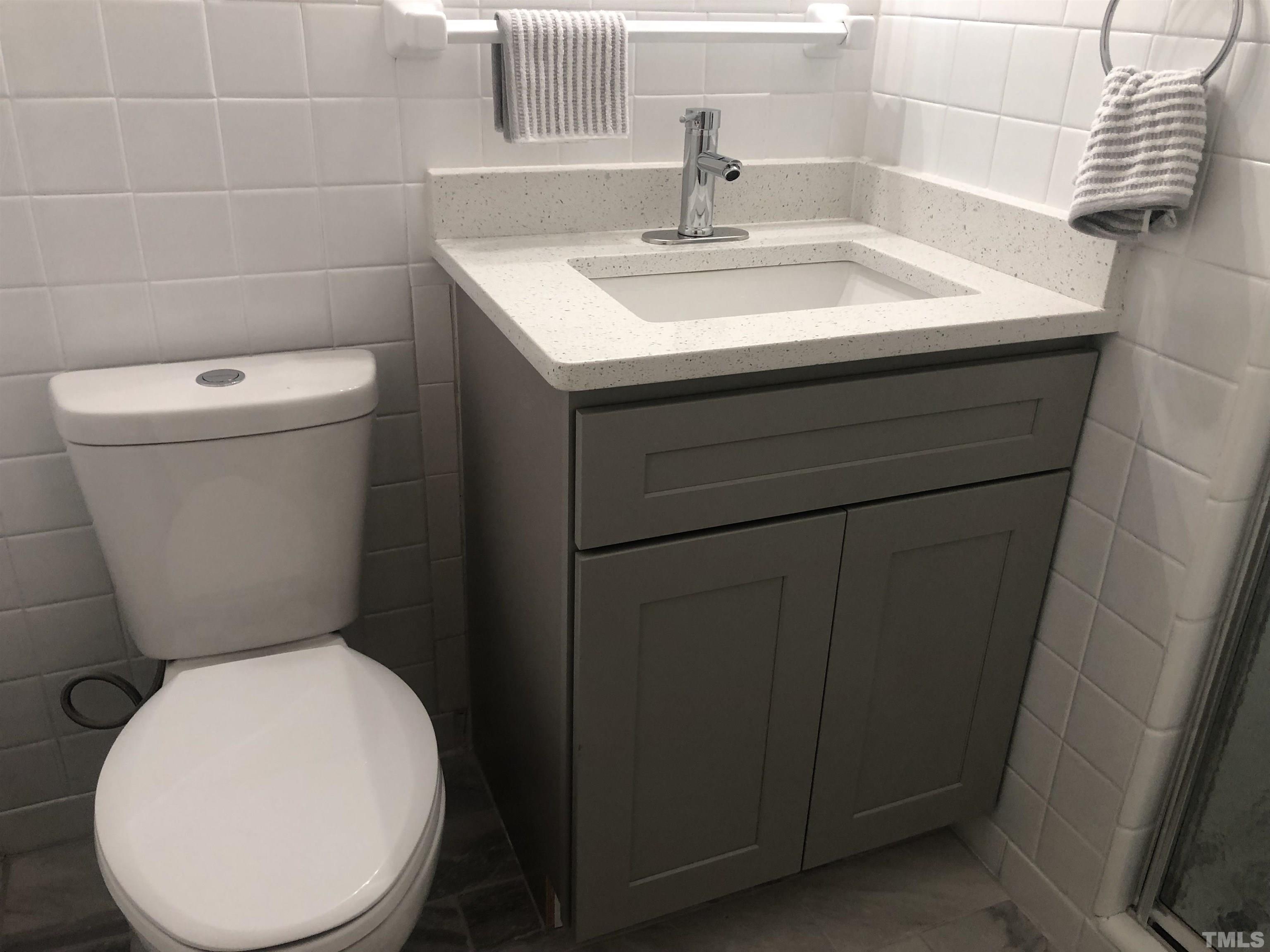150 Community Drive Goldsboro, NC 27530 - Photo 28 of 30 a bathroom with a toilet a sink and mirror