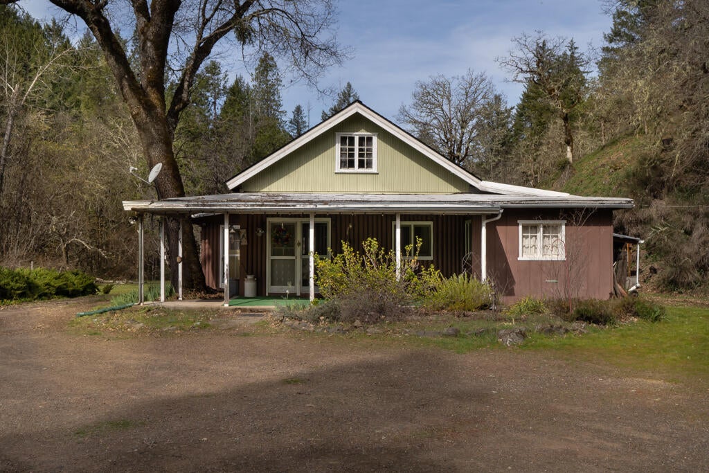 4609 Reeves Creek Road Selma, OR 97538 - Photo 5 of 35 Front of House