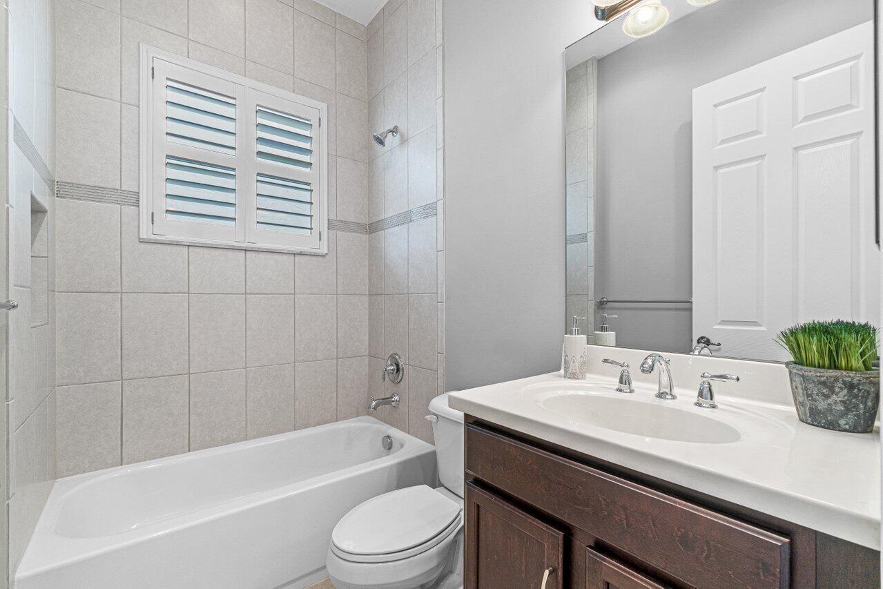 14131 Rock Salt Road Delray Beach, FL 33446 - Photo 19 of 43 Guest Bathroom