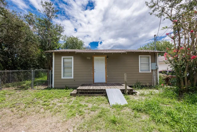 $900 | 100 San Diego Street, Odem, TX 78370