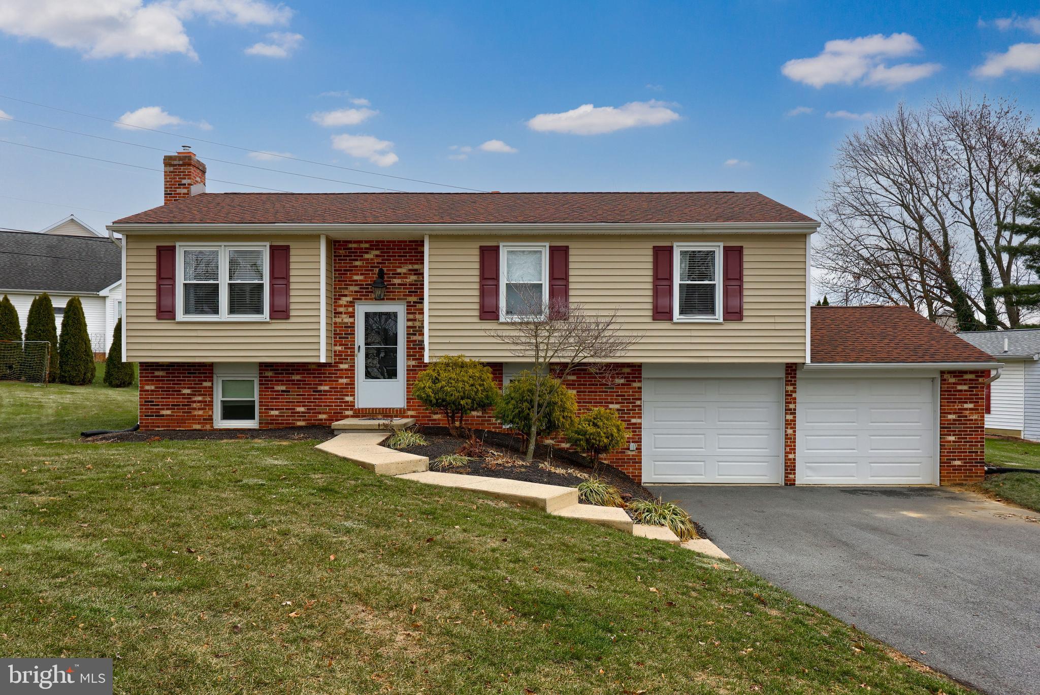 457 Amesbury Road Lancaster, PA 17601 - Photo 1 of 31