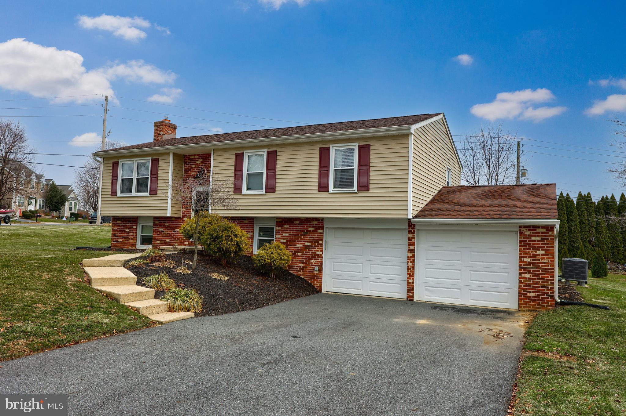 457 Amesbury Road Lancaster, PA 17601 - Photo 2 of 31