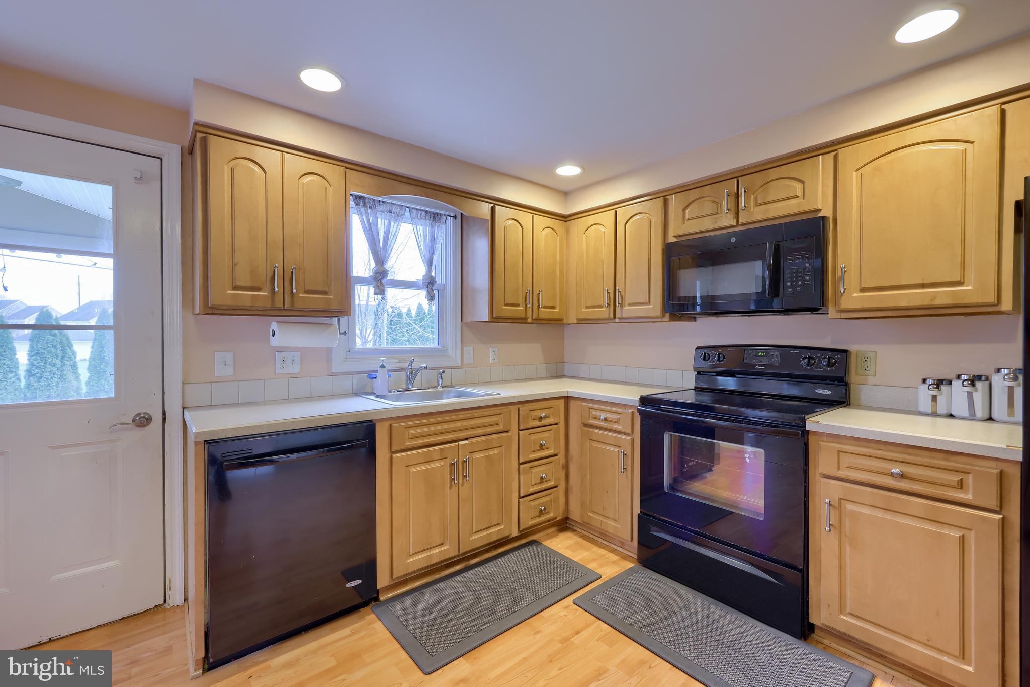457 Amesbury Road Lancaster, PA 17601 - Photo 3 of 31