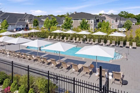$1,225,000 | 21 Seasons Way, Dix Hills, NY 11746