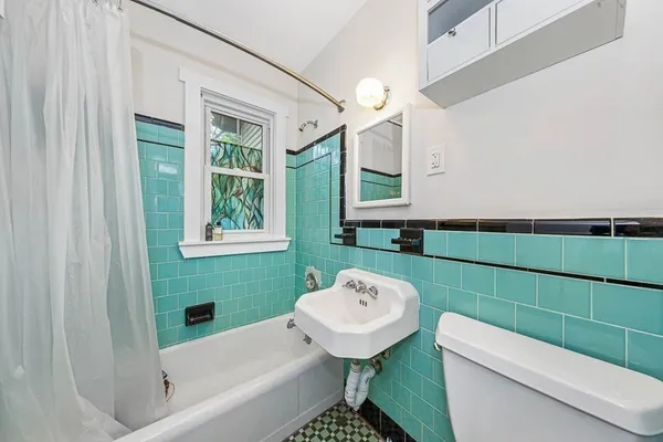 $1,975 | 27 Franklin Street, Unit 2R, Arlington, MA 02474