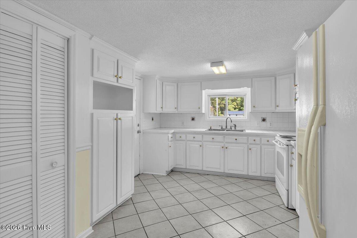 170 Loop Road Burgaw, NC 28425 - Photo 17 of 101