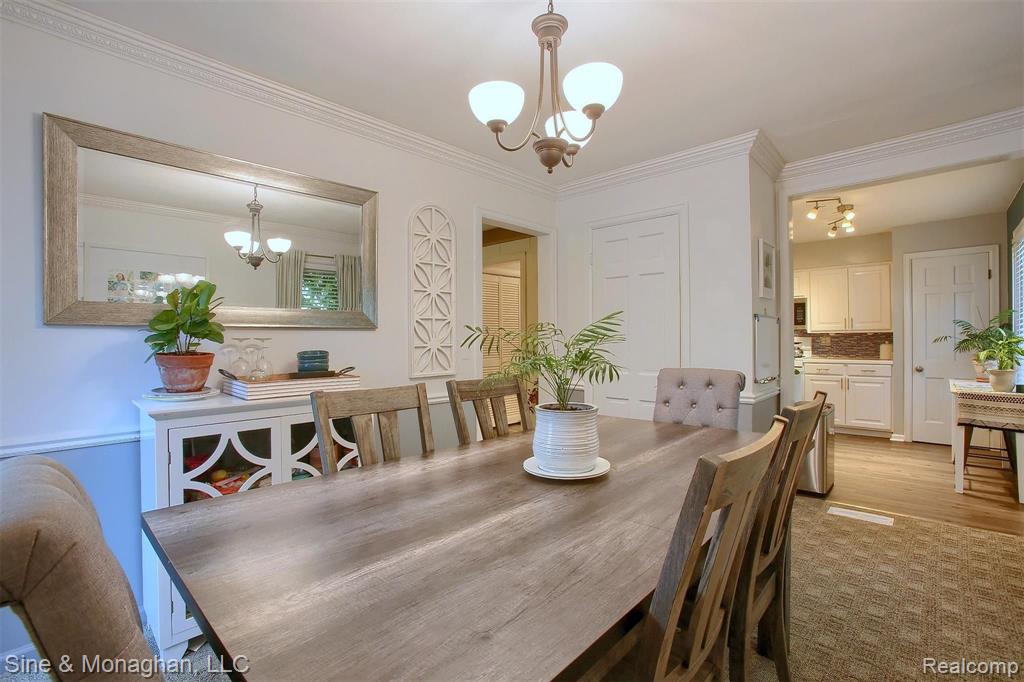 2110 Hampton Road Grosse Pointe Woods, MI 48236 - Photo 6 of 31